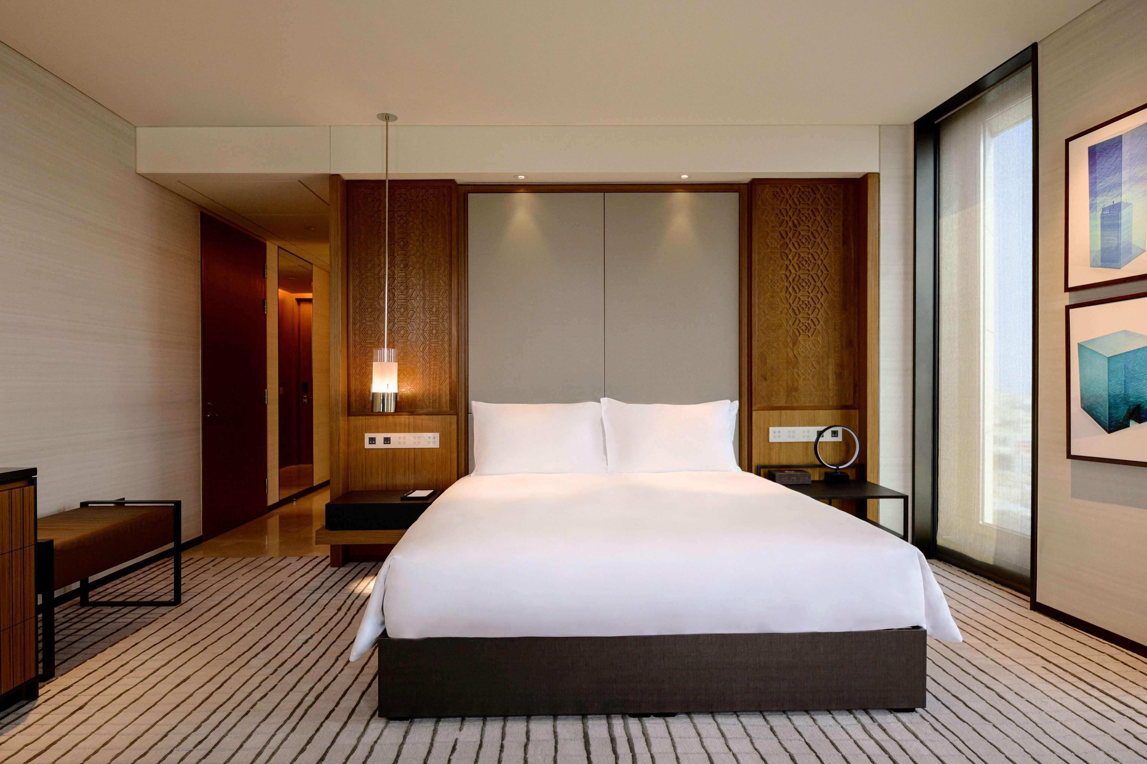 Park Hyatt Doha Hotel Екстериор снимка A bedroom at the hotel