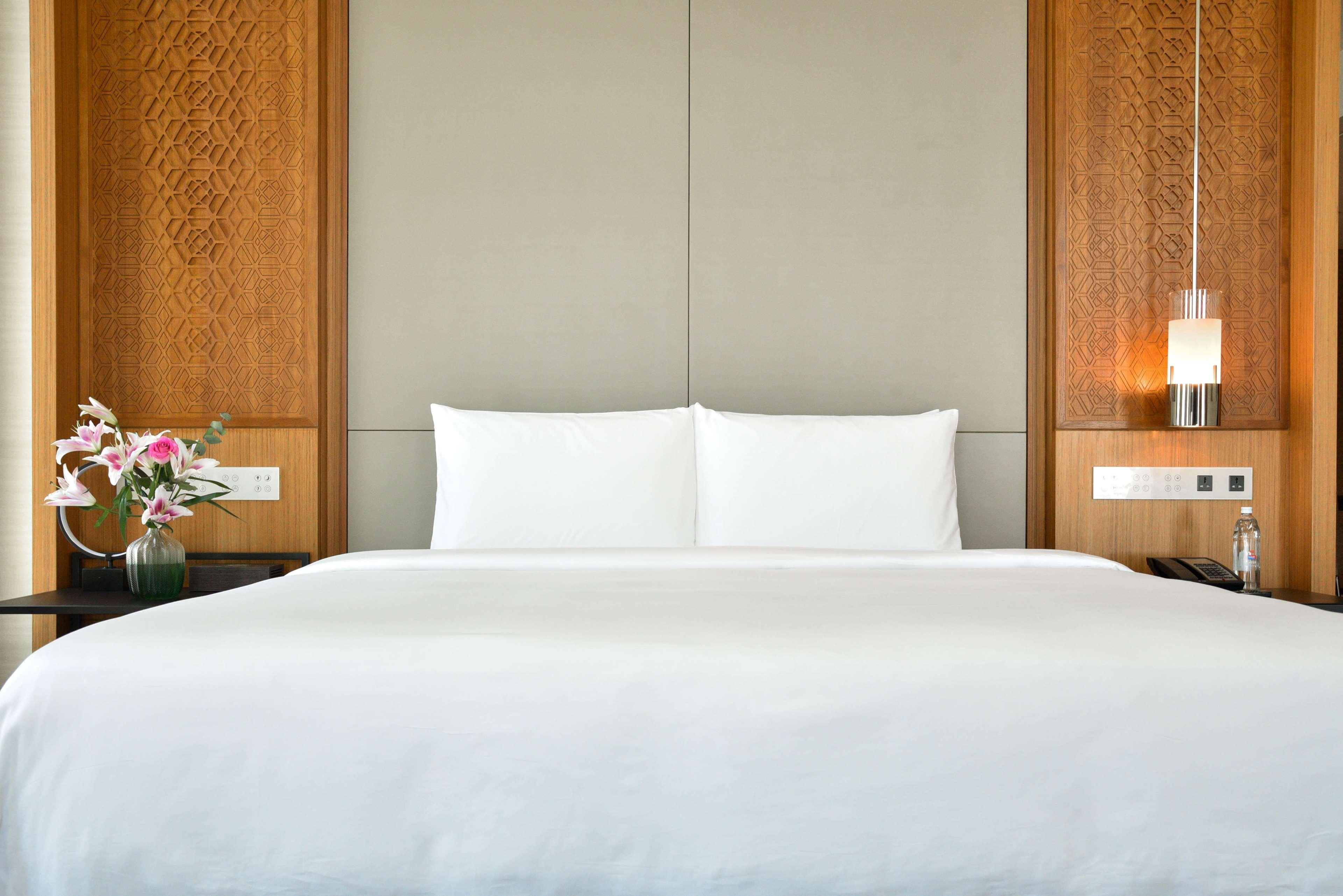 Park Hyatt Doha Hotel Екстериор снимка A bed