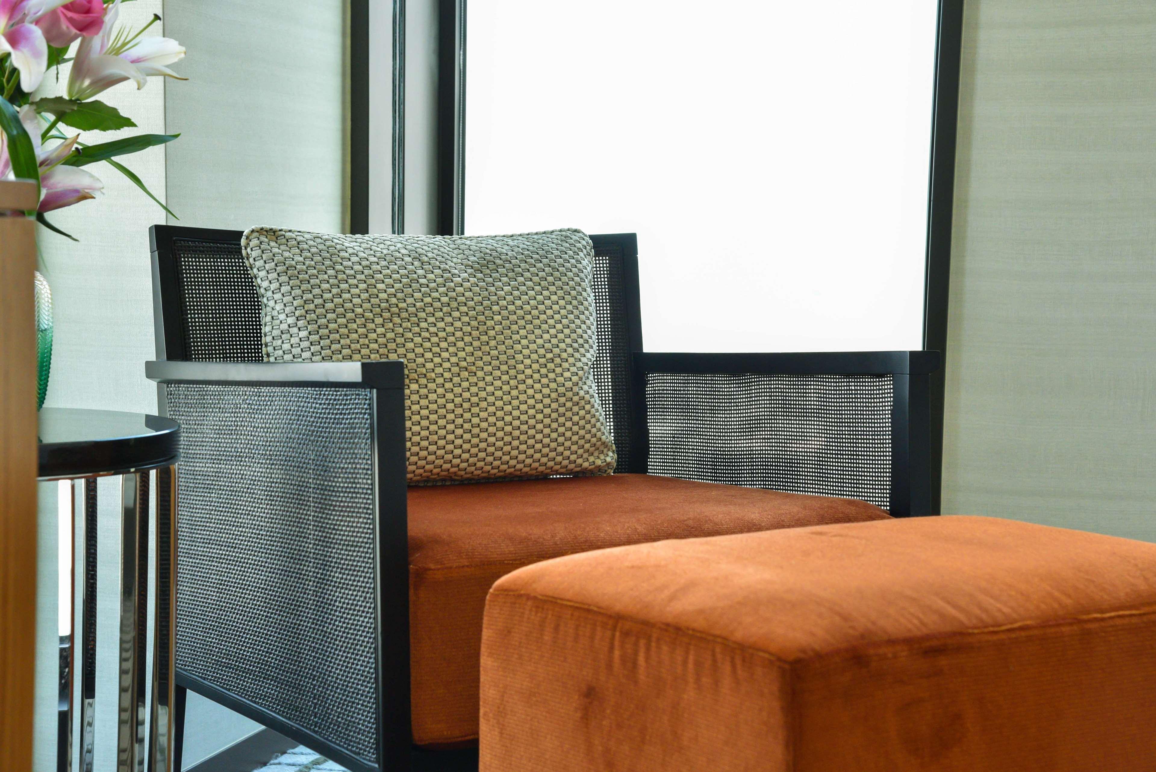Park Hyatt Doha Hotel Екстериор снимка A chair with a cushion