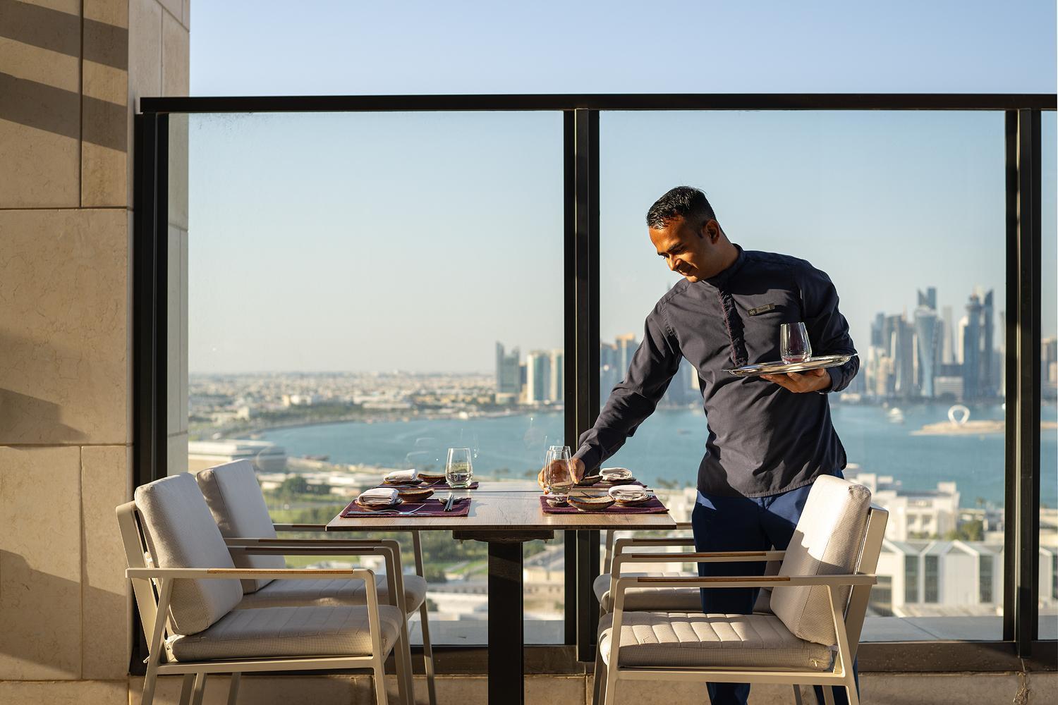 Park Hyatt Doha Hotel Екстериор снимка A butler at the Jumeirah Atlantis Hotel in Dubai